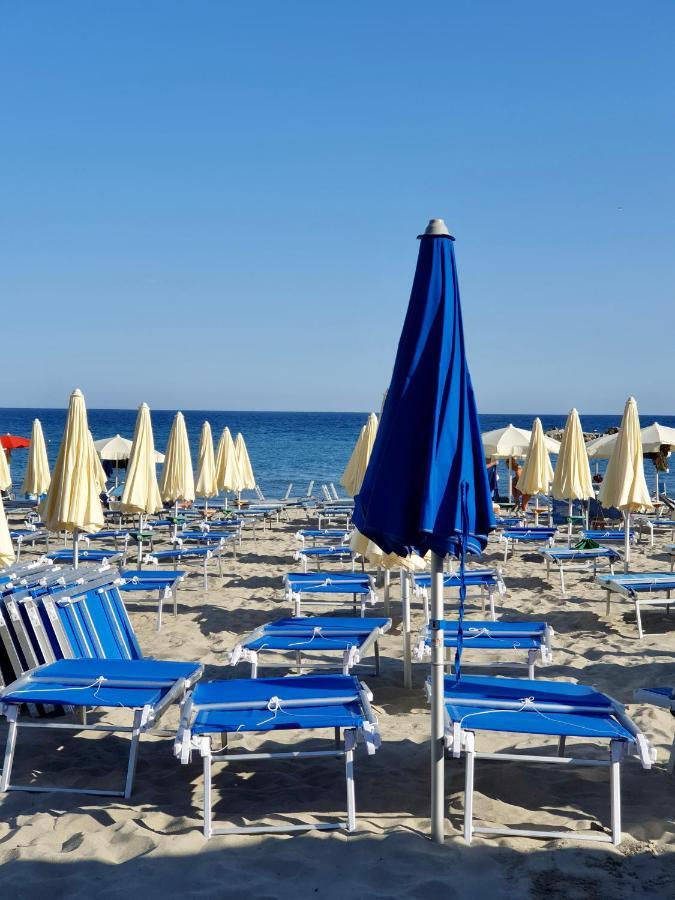Ti Vengo A Cercare Bed & Breakfast Кастеларо Екстериор снимка